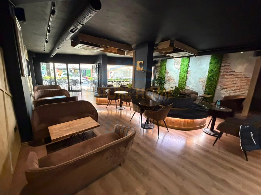 Shtet, Bar-Kafe, Fresk, Tiranë.