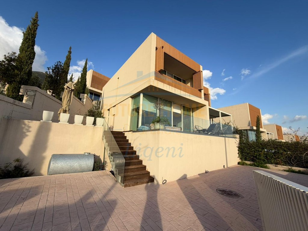 Shitet, Vilë 2-Katëshe, Green Coast, Palasë