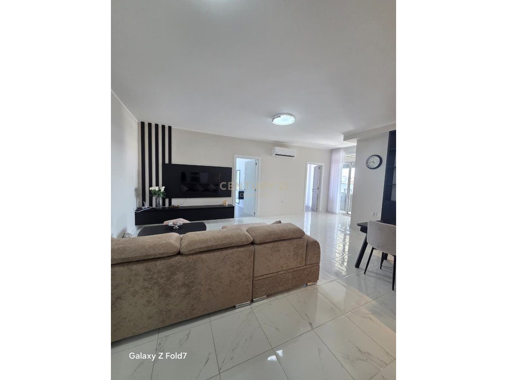 SHITET PENTHOUSE ME PAMJE NGA DETI NË SHËNGJIN 3