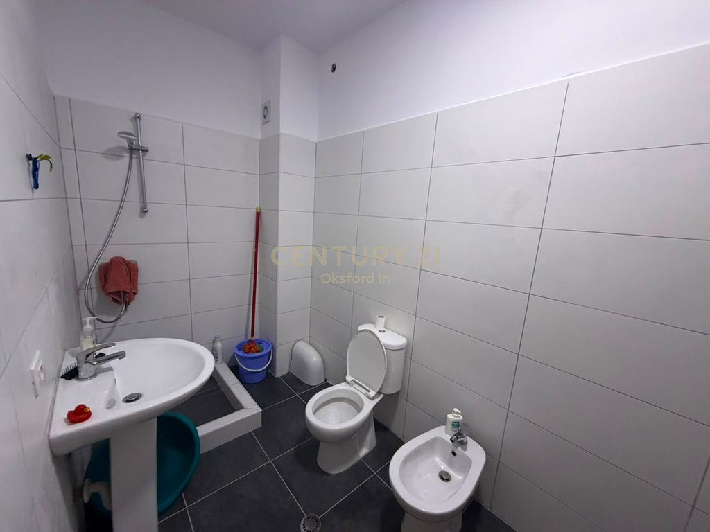 SHITET STUDIO NË KUNË, SHËNGJIN 4