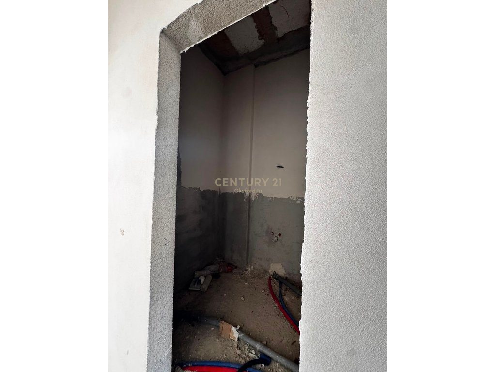 SHITET APARTAMENT 1+1 NË VIJË TË PARË ME PAMJE NGA DETI 3