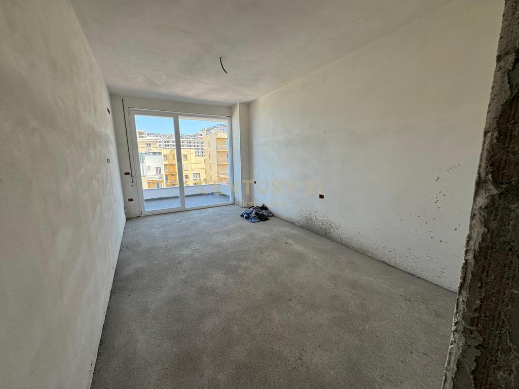 SHITET APARTAMENT 1+1 NË SHËNGJIN – ME PAMJE NGA DETI 2