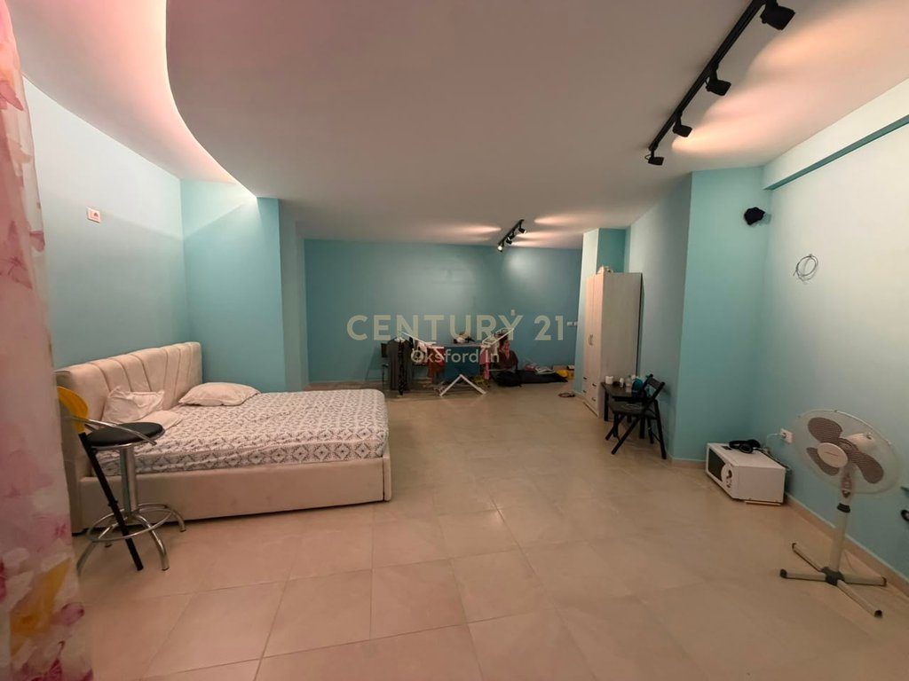 SHITET STUDIO NË KUNË, SHËNGJIN 2