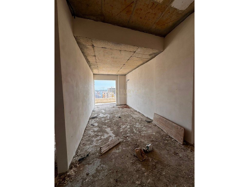 SHITET APARTAMENT 1+1 NË VIJË TË PARË ME PAMJE NGA DETI 2