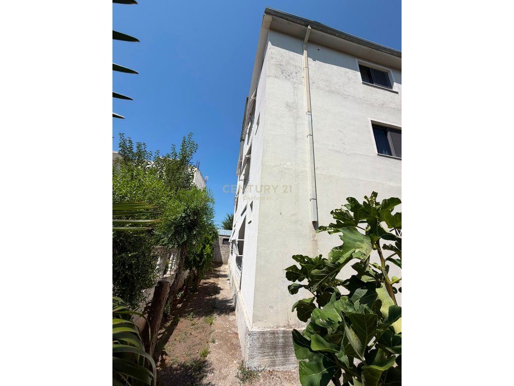 EKSKLUZIVE,HOTEL 3-KATËSH PËR SHITJE NË VELIPOJË 2