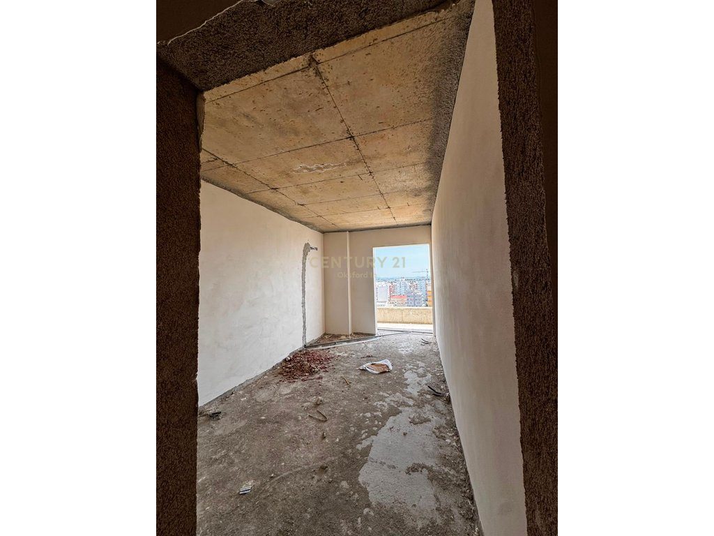 SHITET APARTAMENT 1+1 NË VIJË TË PARË ME PAMJE NGA DETI 3