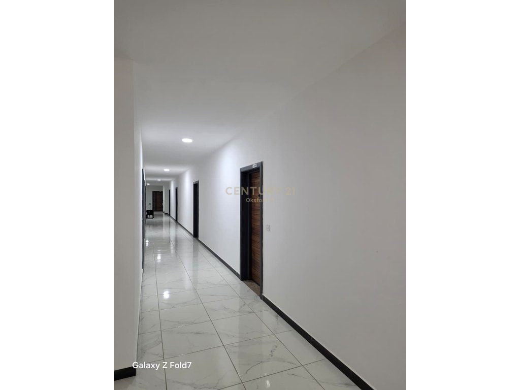 SHITET PENTHOUSE ME PAMJE NGA DETI NË SHËNGJIN