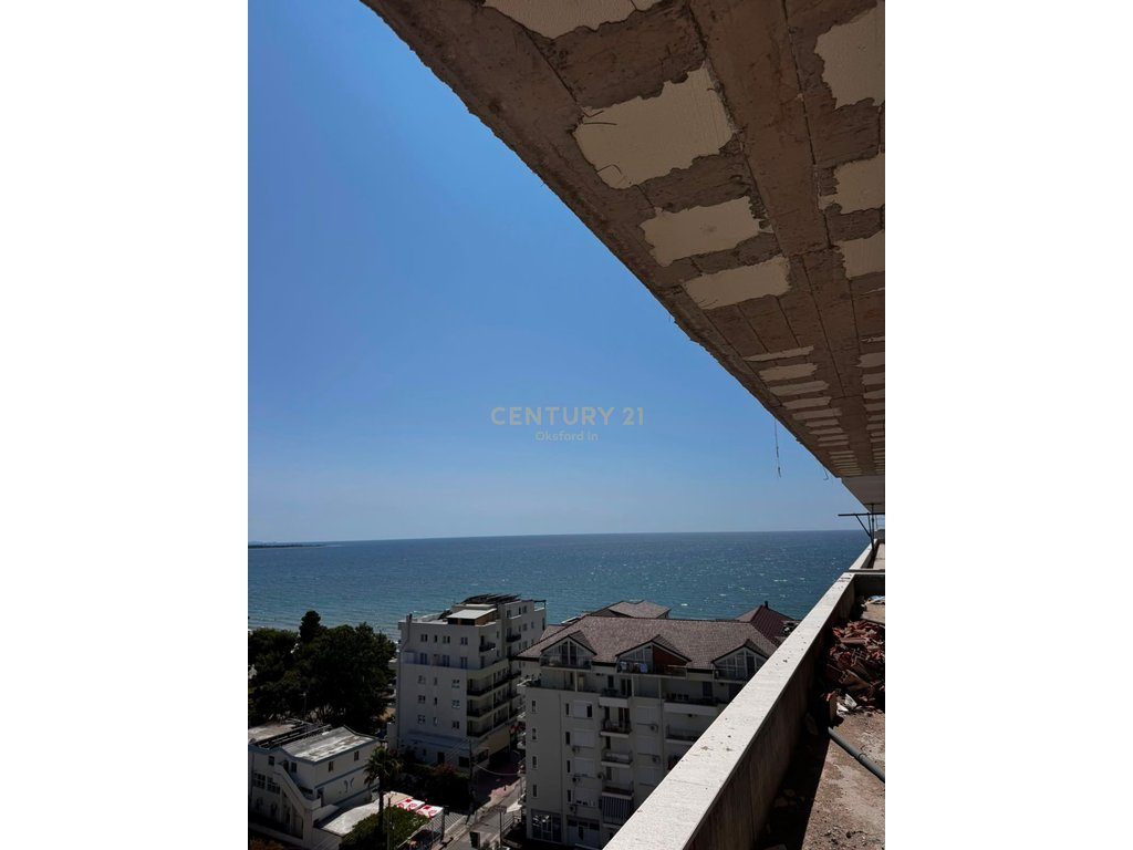 SHITET APARTAMENT 1+1 NË VIJË TË PARË ME PAMJE NGA DETI 2