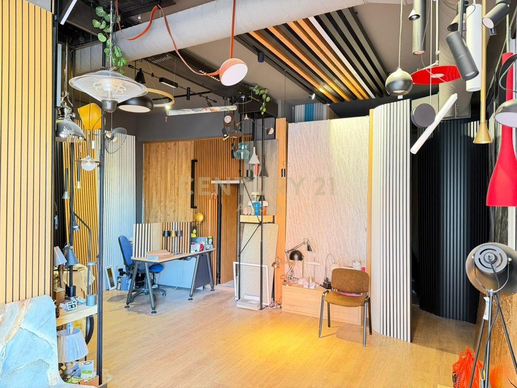 A commercial unit for rent on floor 0, on the main street – Margarita Tutulani Street 3