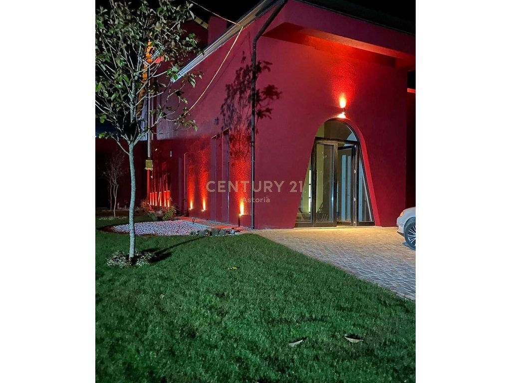 COMPLEX FOR SALE WITH VINEYARD, WINE CELLAR, RESTAURANT AND ACCOMMODATION – 13,200 M² IN BYSHEK, ELBASAN