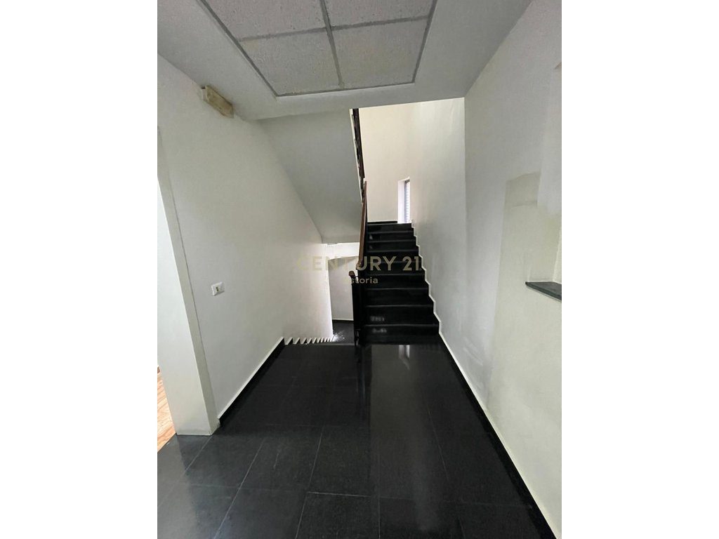 Super Rental on Durres Street - Ideal for your business! 2
