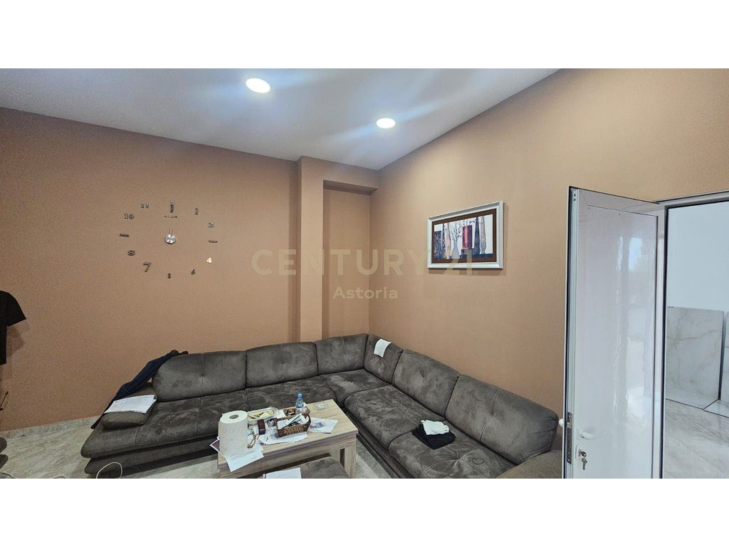 Unit for sale near the Blue Mosque, Linz. 4