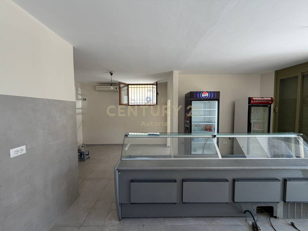 Object for rent in the center of Tirana - Zogu I Boulevard 4