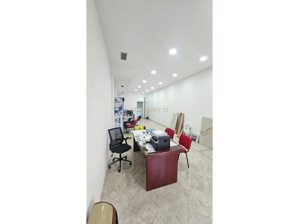 Unit for sale near the Blue Mosque, Linz. 3