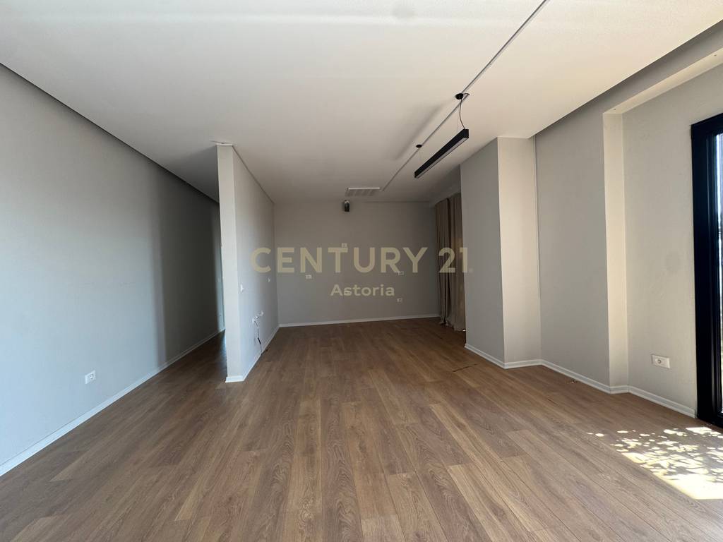 PREMIUM OFFICE FOR RENT IN TIRANA GARDEN BUILDING 4
