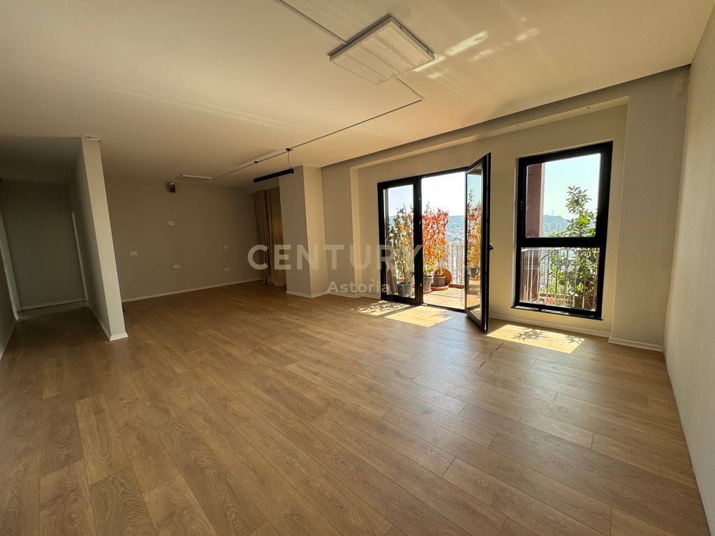 PREMIUM OFFICE FOR RENT IN TIRANA GARDEN BUILDING