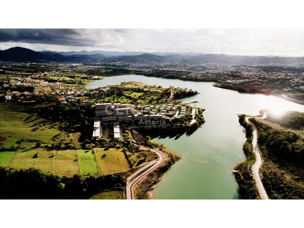 Modern villa with a 464 m² plot and 2 parking spaces in the Farka Lake Front residence. 2