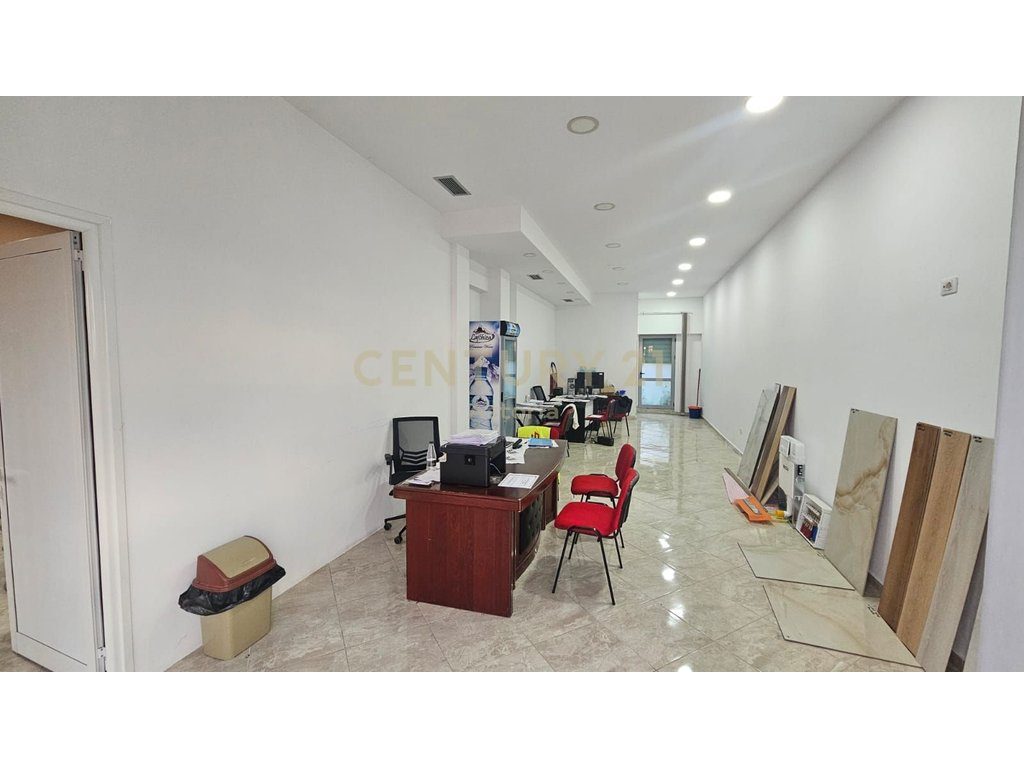 Unit for sale near the Blue Mosque, Linz. 2