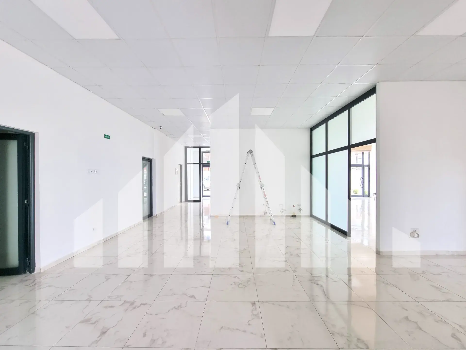Lokal & Zyrë • 327m2