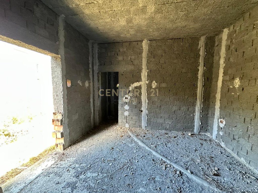 SHITET SHTEPI PRIVATE DHE TOKE NE BUDULL, 5KM NGA KOLAUDIMI FUSHE PREZE