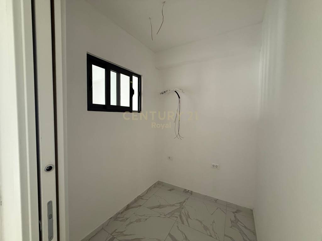 Jepet me qira ambient prane Porcelan 2 4
