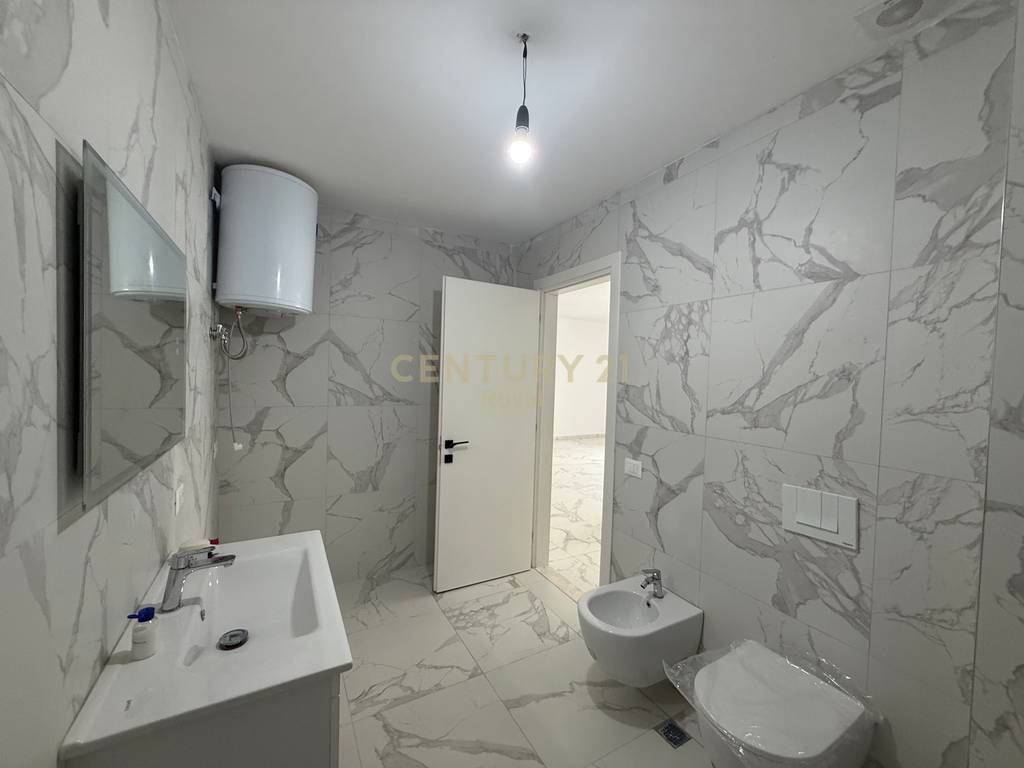 Jepet me qira ambient prane Porcelan 2