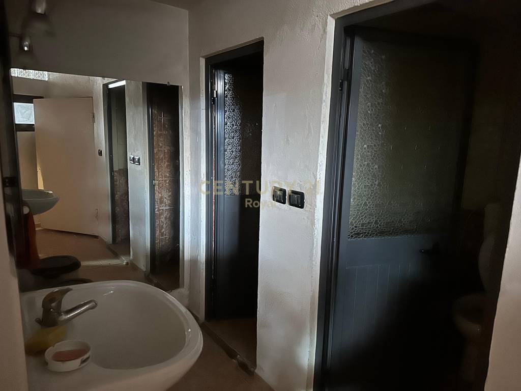 JEPET ME QIRA AMBIENT KOMERCIAL PRANE SHKOLLES BAJRAM CURRI 4