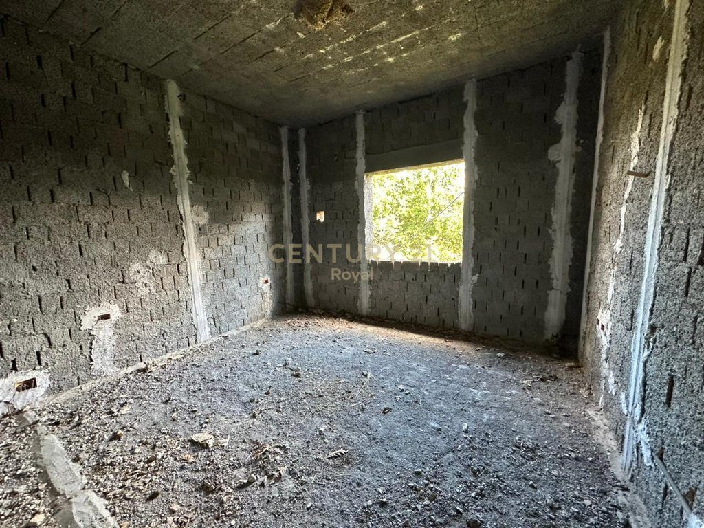 SHITET SHTEPI PRIVATE DHE TOKE NE BUDULL, 5KM NGA KOLAUDIMI FUSHE PREZE