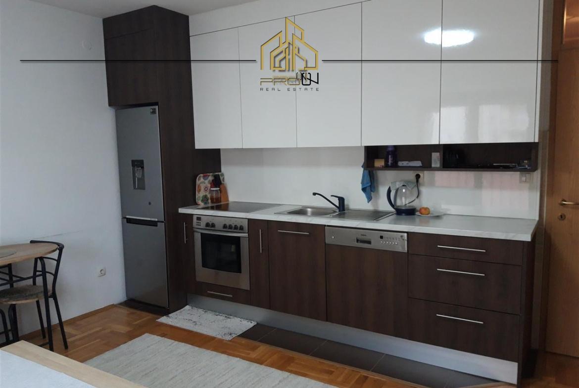 Banesë me qira – 4 Llullat 4