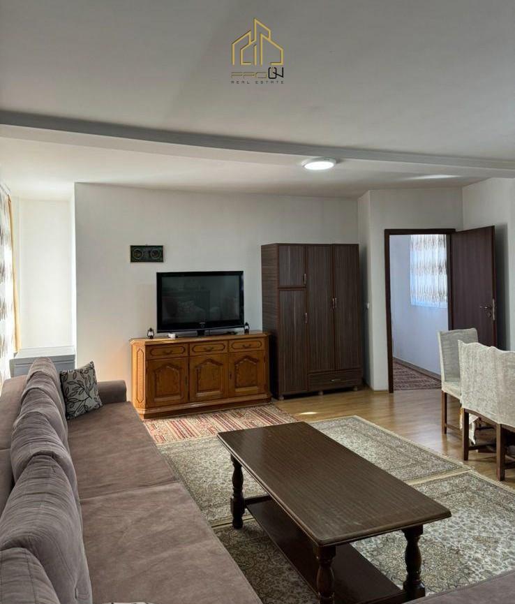 Kat shtëpie me qira – Qendër 3