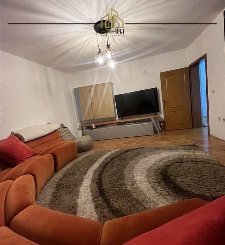 Kat shtëpie me qira – Qendër 3