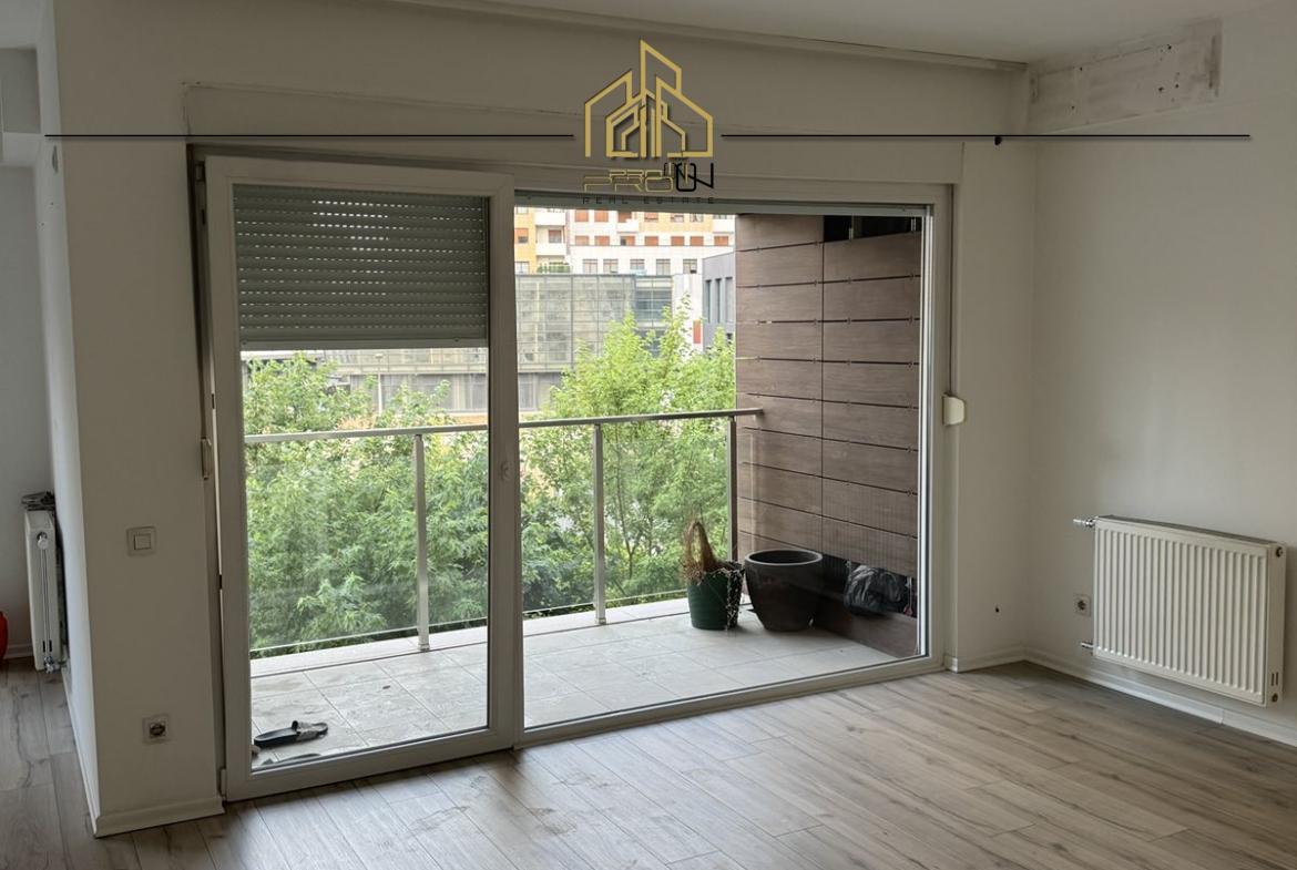 Banesë / Zyre me qira – Pejton