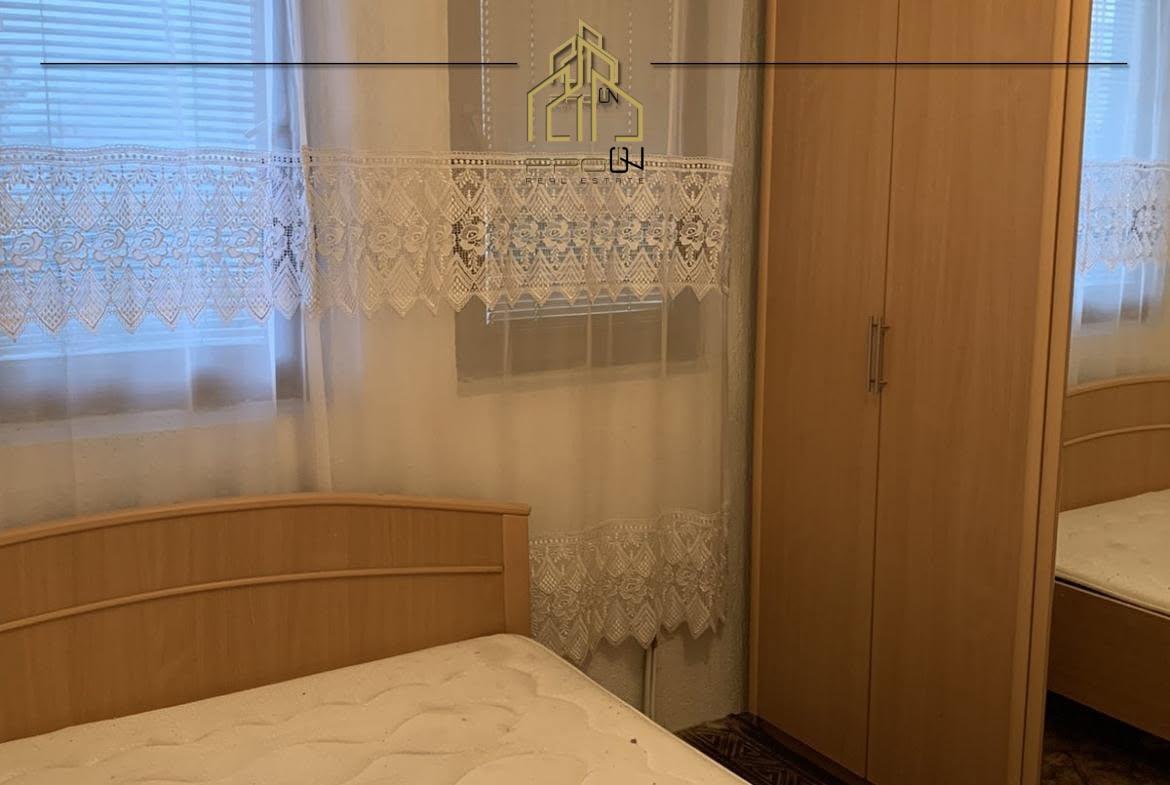 Kat shtëpie me qira – Qendër 3