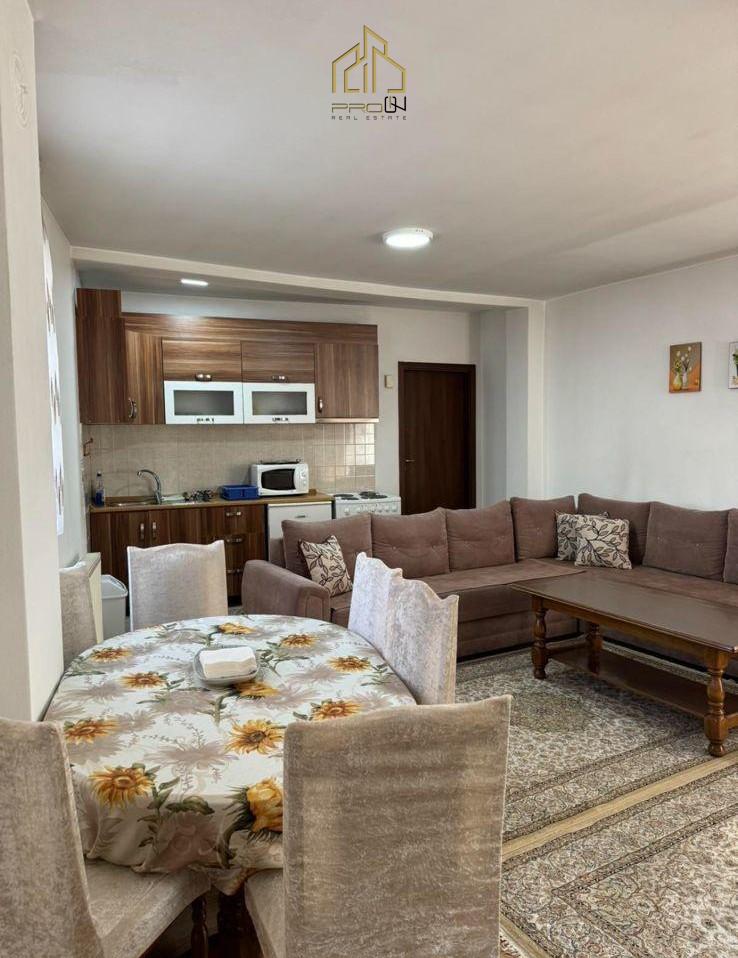 Kat shtëpie me qira – Qendër 4