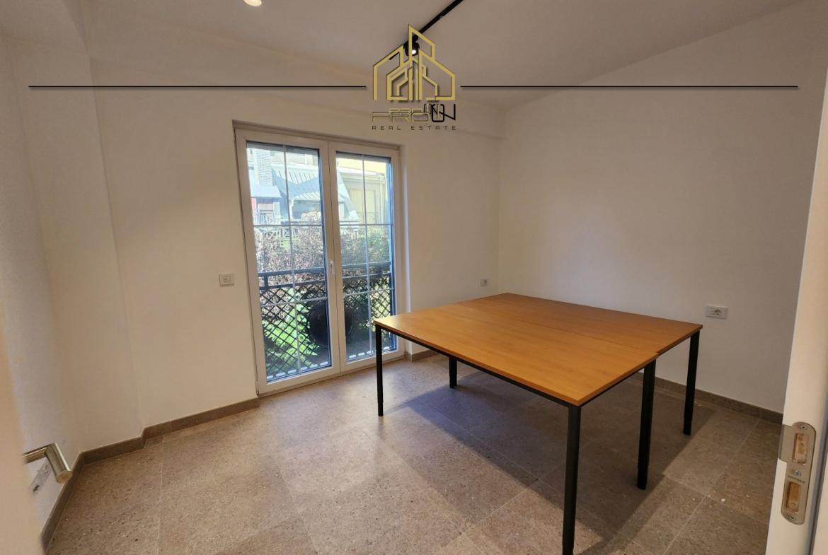 Lokal / Zyre me qira – Lagja e Muhaxherëve