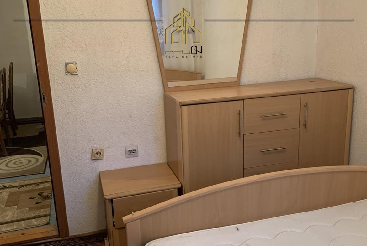 Kat shtëpie me qira – Qendër 4