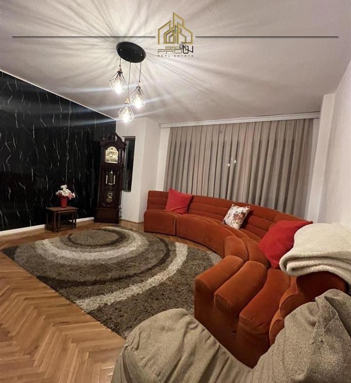 Kat shtëpie me qira – Qendër 2