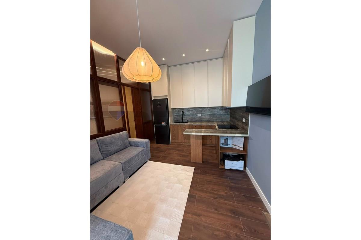 Apartament - Për Qira - 9 Katëshet, Tiranë
