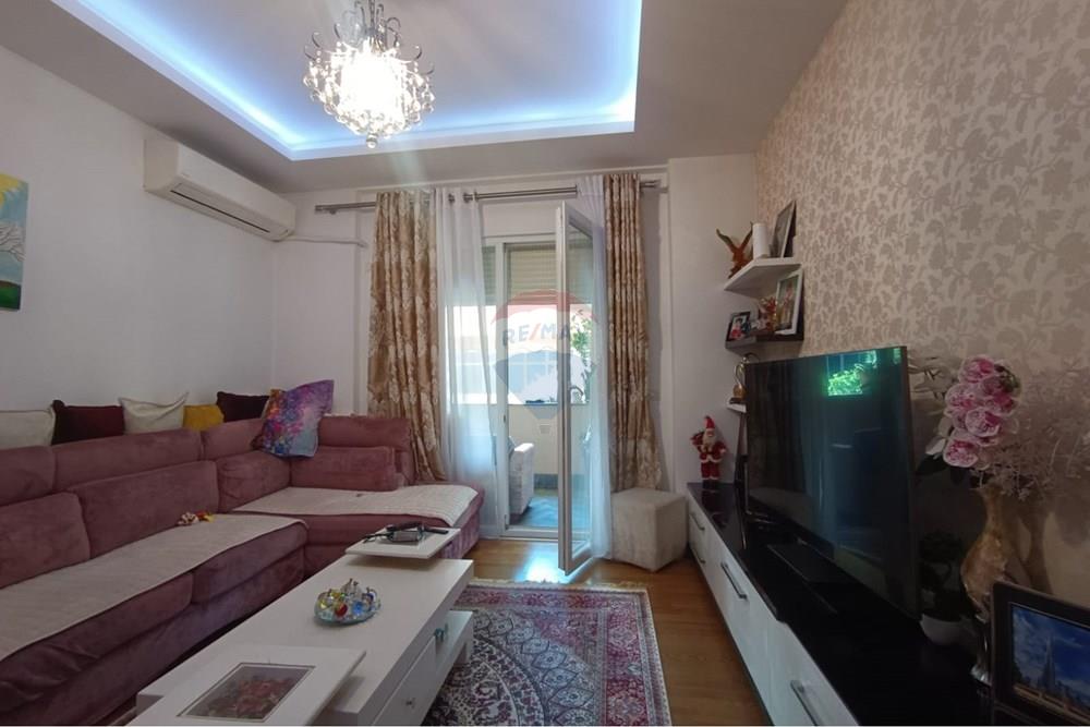 Apartament - Në Shitje - Rruga 5 Maji, Tiranë