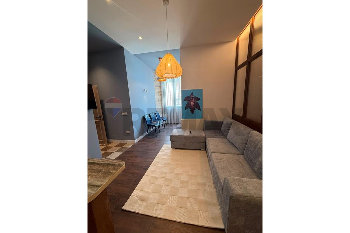 Apartament - Për Qira - 9 Katëshet, Tiranë