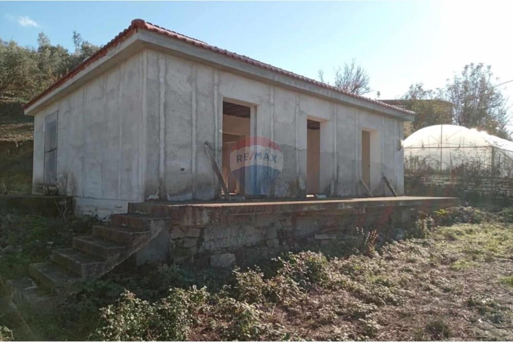 Shtepi Ne Fshat - Në Shitje - Kuçovë, Kuçovë