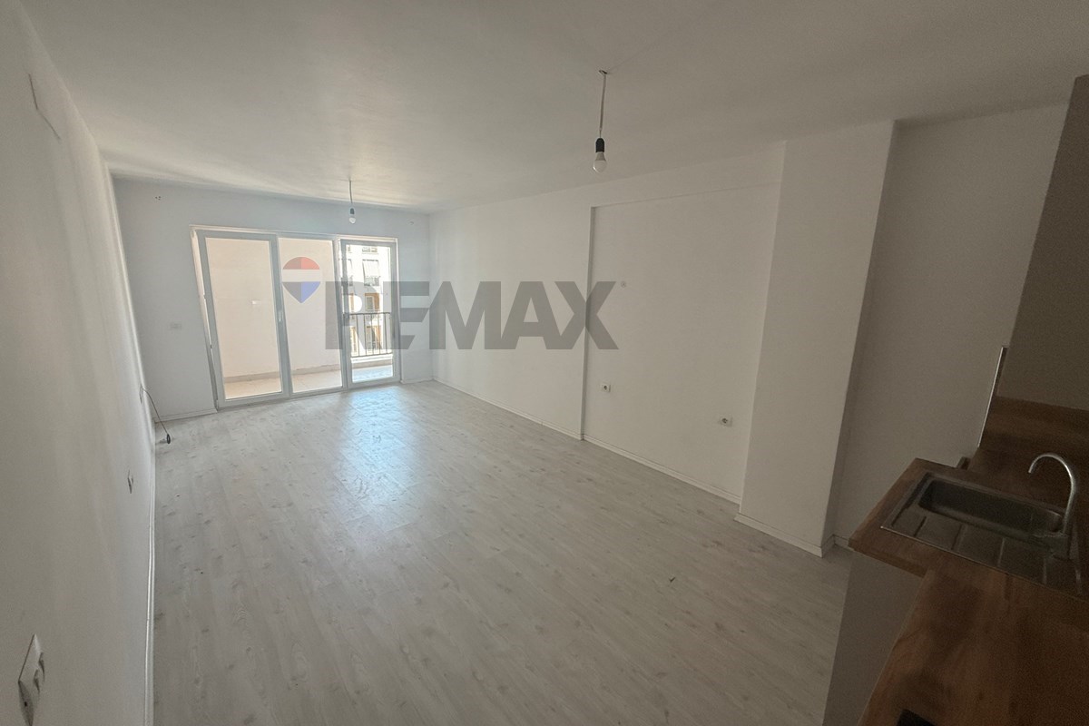 Apartament - Për Qira - Kombinat, Tiranë 2