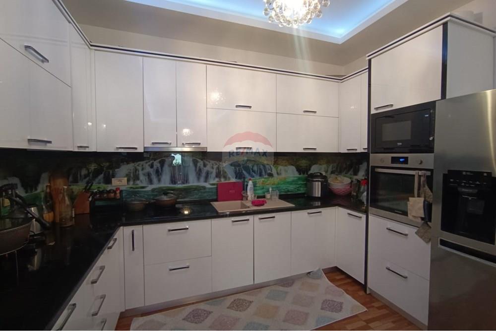 Apartament - Në Shitje - Rruga 5 Maji, Tiranë 4