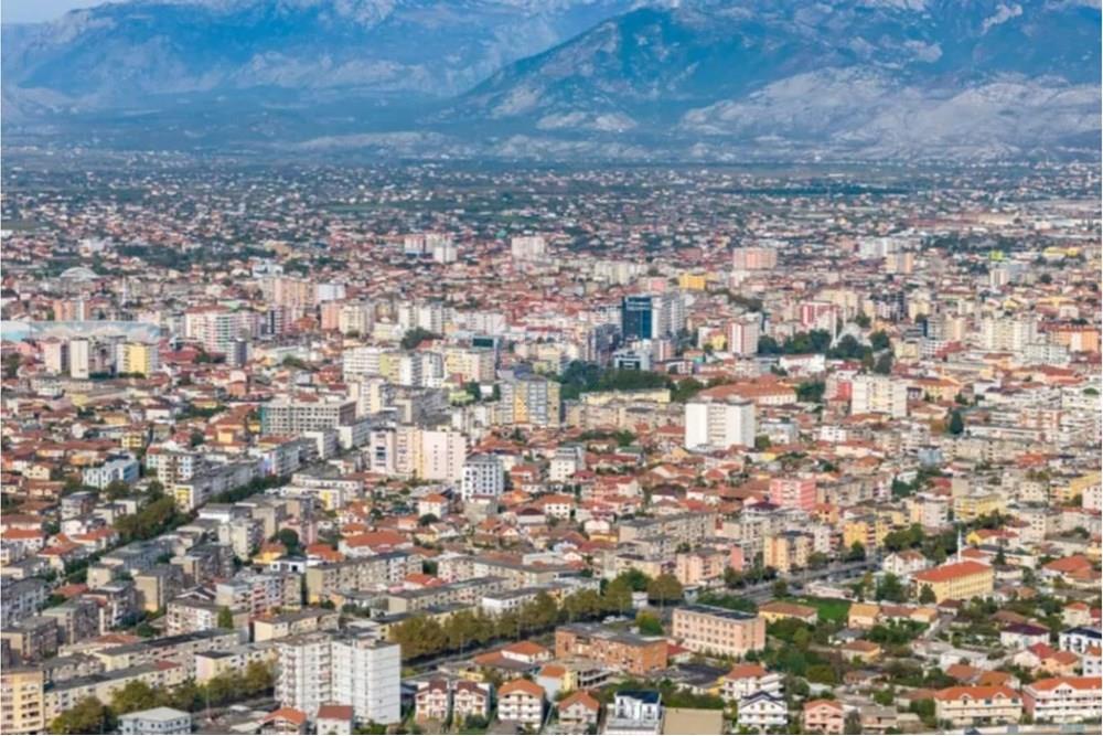 Dyqan - Në Shitje - Sheshi 2 Prilli, Shkodër