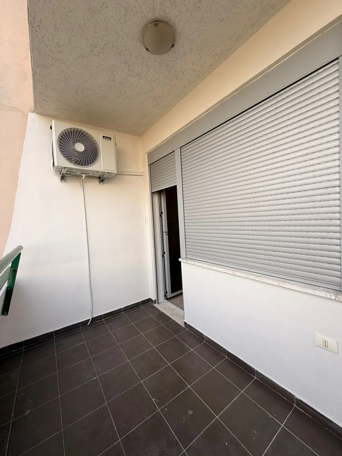 APARTAMENT ME QERA 3+1+2 RRUGA E DIBRES 100.000 LEKE 4