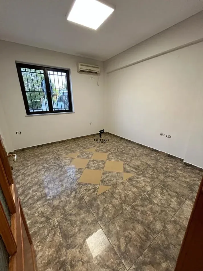 ZYRE ME QERA 120 M2 PAZARI I RI 100.000 LEKE 2