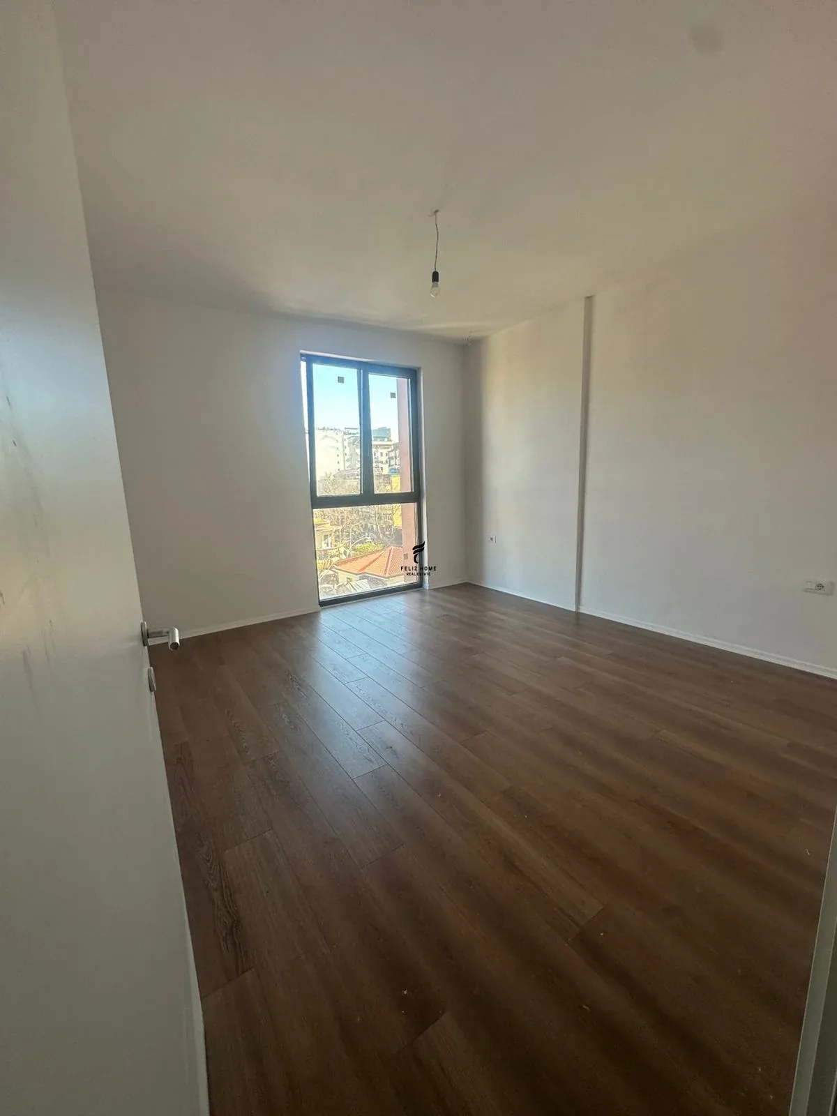 ZYRE ME QERA 80 M2 RRUGA E KAVAJES 85.000 LEKE 2