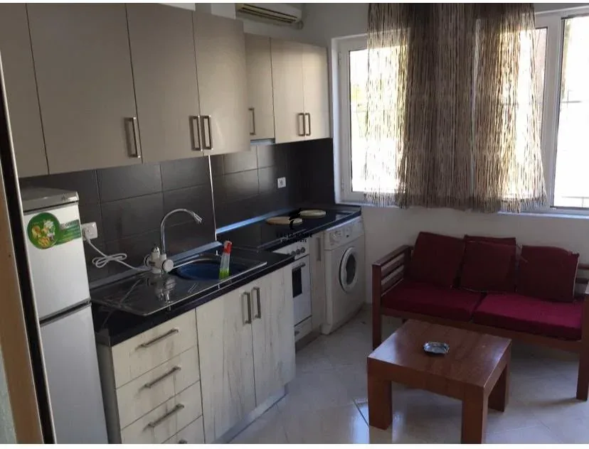 APARTAMENT ME QERA 1+1 QENDER 45.000 LEKE 2