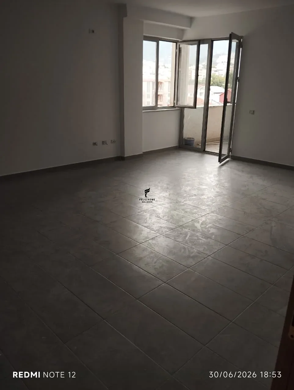 ZYRE ME QERA 80 M2 PORCELAN 55.000 LEKE 1