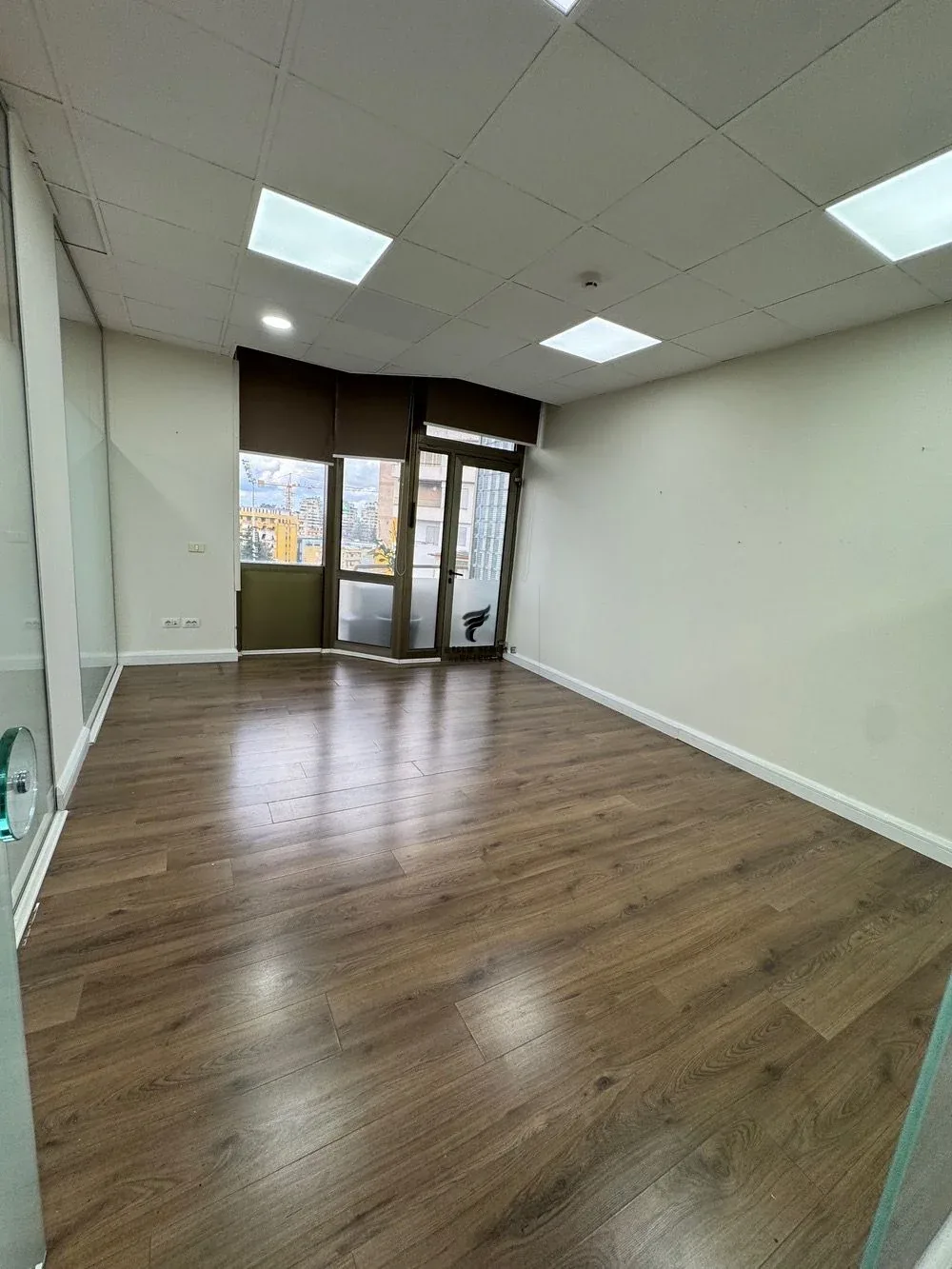 ZYRE ME QERA 100 M2 BLLOK 1500 EURO 3